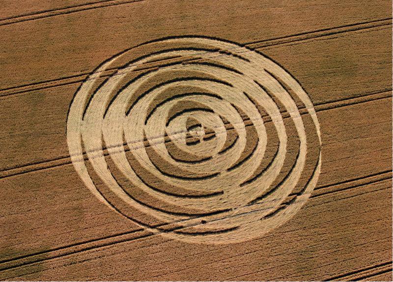 Winterbourne Bassett, near Avebury, Wiltshire. 14th July 2018. Wheat. c.180 feet (55m) diameter. A concentric circle, containing three sets of five nested elongated crescent shapes that diminish in size towards the circle's centre. The farmer would not allow entry.