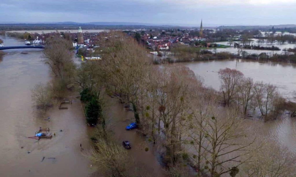 Cars are abandoned as water continues to surround Upton-upon-Severn in Worcestershire. Photograph: Steve Parsons/PA