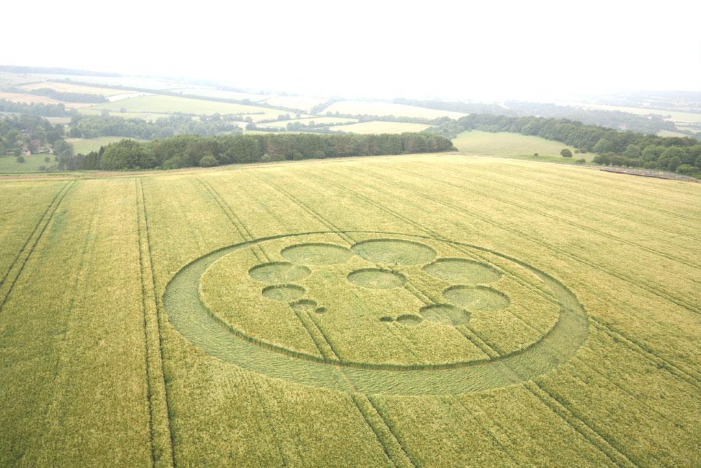 Tidcombe Down, Nr Oxenwood, Wiltshire. Reported 28th June. Barley. c.200 feet (61m) diameter.