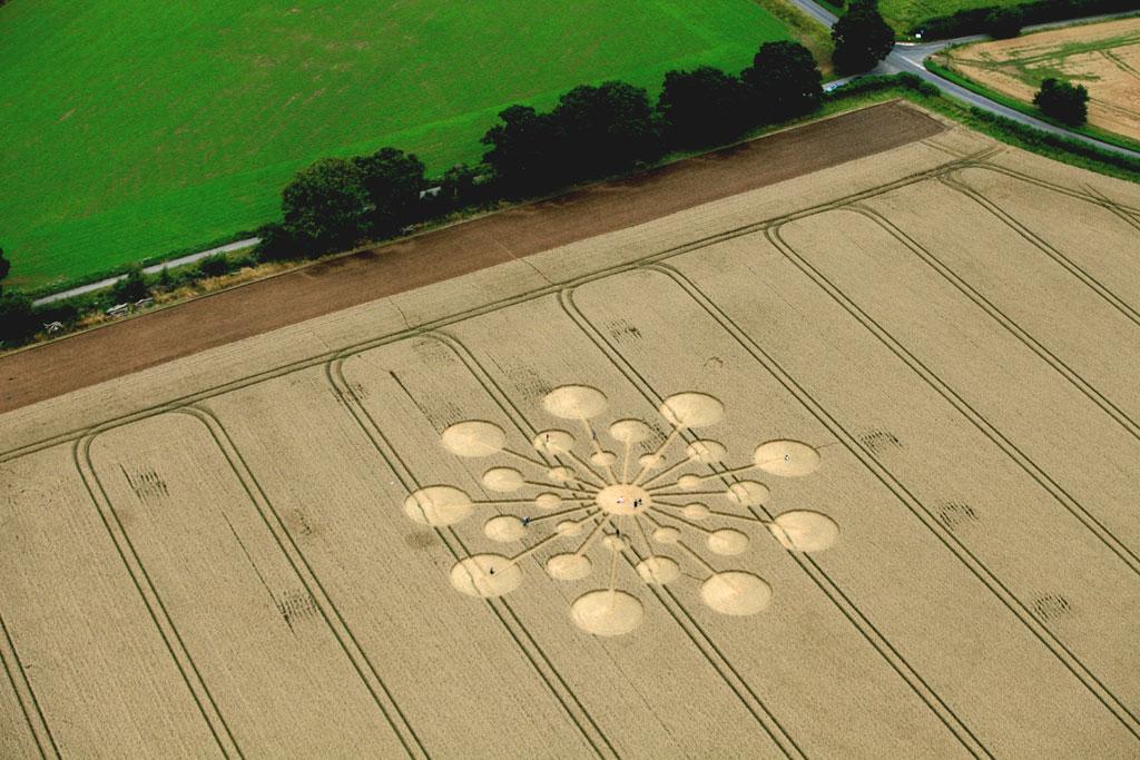 Hatherden Lane, near Charlton, Hampshire. Reported 25th July 2023. Wheat. 190 feet (58m) diameter